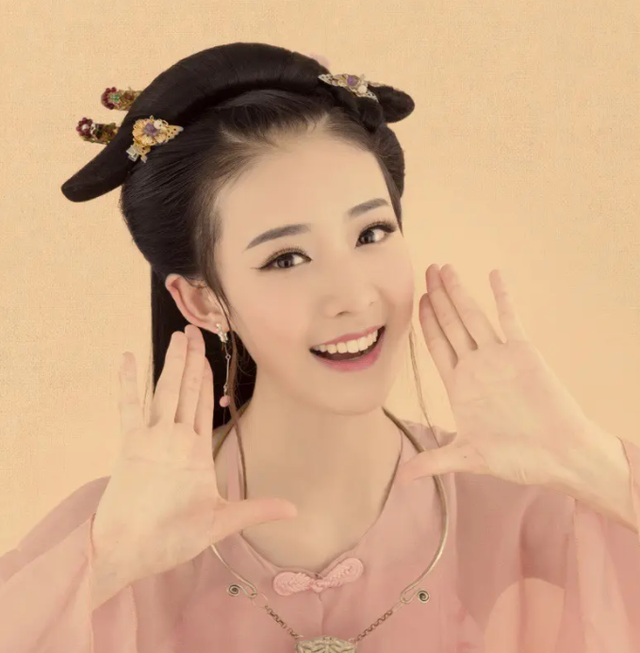 2,网传张一山版《鹿鼎记》将开播?唐艺昕演公主,七个老婆各有千秋