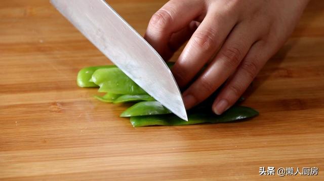 木耳炒鸡的做法怎么样做最好吃，木耳炒鸡的做法怎么样做最好吃窍门（不会做饭的人也能学会）