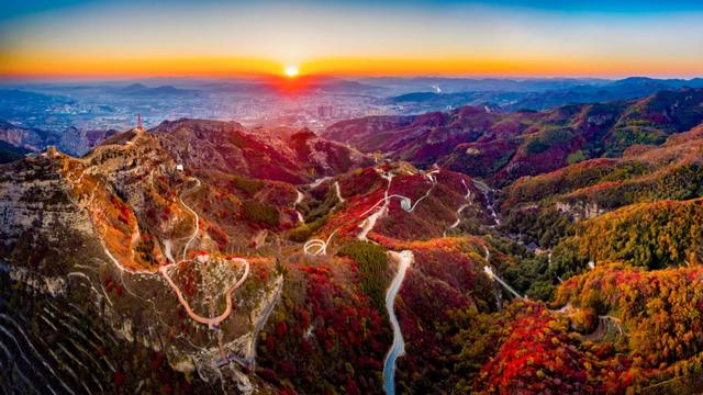 满山红叶似彩霞，阿宝歌曲大全（山东最全赏红叶地图来了）