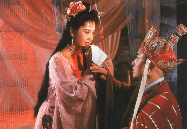 豆瓣评分9分以上的5部经典剧，《潜伏》上榜，有两部重播了3000遍