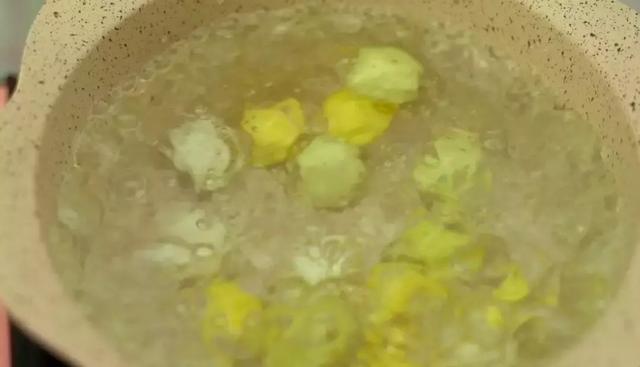 藕粉怎么吃最好吃，藕粉应该怎么吃（藕粉别再冲水喝了）