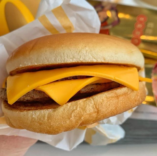 麦当劳板烧鸡腿堡，麦当劳板烧鸡腿堡6.9元（麦当劳汉堡之“隐藏吃法”）