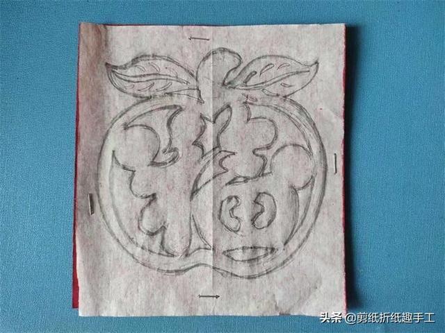 窗花福字怎么剪，过年窗花福字怎么剪（剪纸教程：过年剪个平安福）