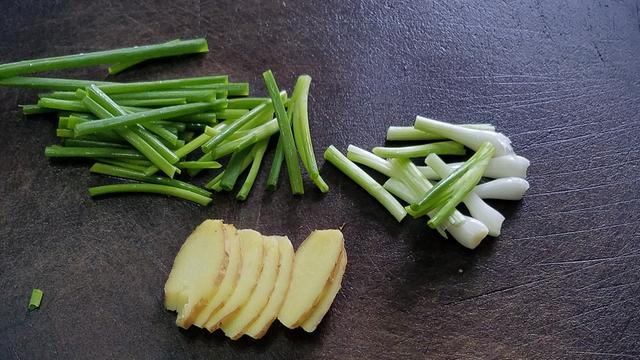 怎么做鸡块，怎样炖鸡块好吃又简单（简单做法2分钟学会）