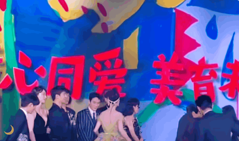 angelababy邓伦，邓伦ANGELABABY实锤了吗（邓伦偷看金晨引起争议）