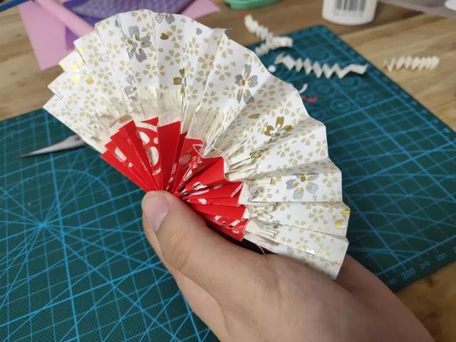 纸扇子的做法，纸扇子的做法描述（教你做5款夏季手工扇）
