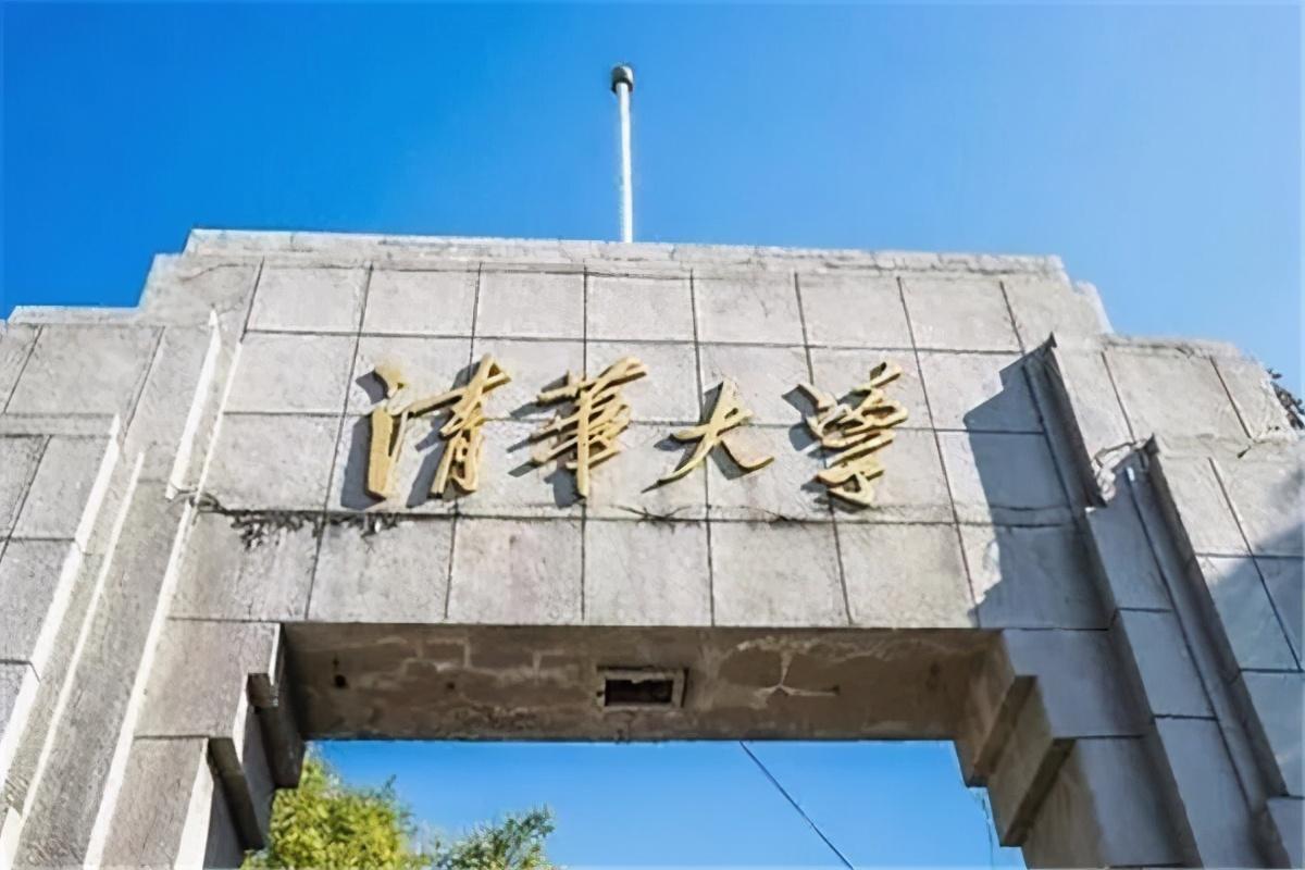 这位湖南的男孩以707分的好成绩成功摘得状元考入了清华大学