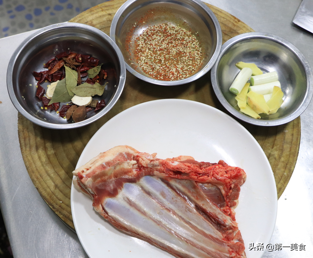 羊排炖多长时间，羊排炖多久（手撕羊排家常做法）