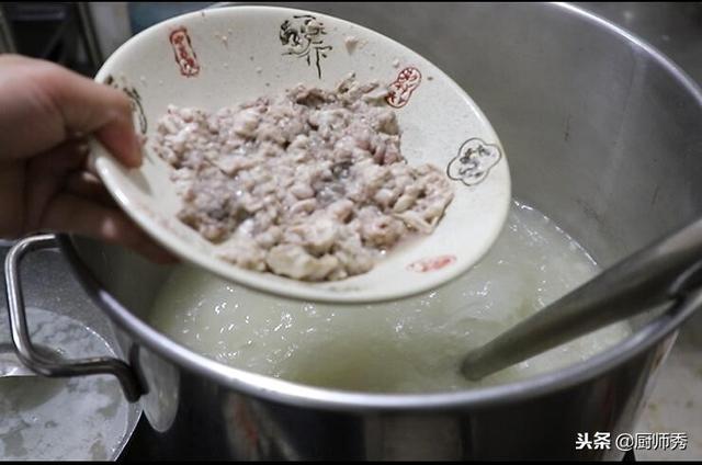 羊汤馆做汤方法，羊汤怎么熬才能汤鲜味美不膻不腻