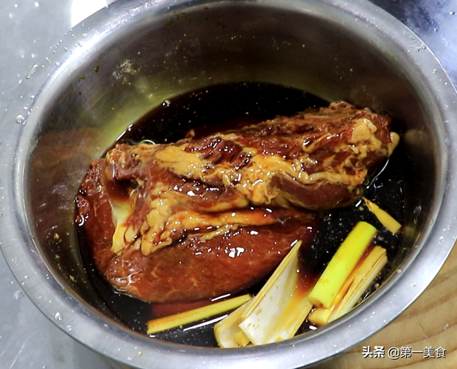 酱牛肉的正确做法，家常酱牛肉的正确方法与配料（这盘酱牛肉，秒杀一切熟食店）
