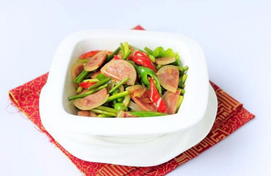 酸辣素茄子丝的做法，酸辣茄子丝怎么做好吃（营养均匀的美食）