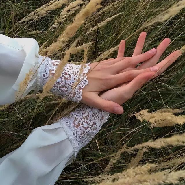 十指相扣的温柔，微信头像，十指相扣的温柔（炒温柔的牵手头像）