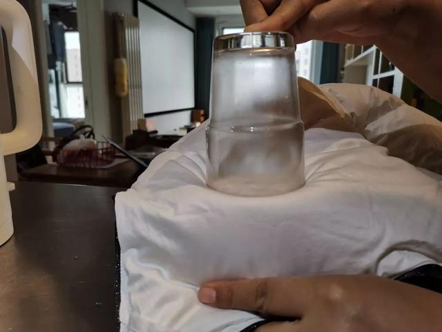 驼毛被子的优缺点，驼绒好还是羽绒被好_驼绒和羽绒被哪个好（五种常见材质被芯全方位对比）