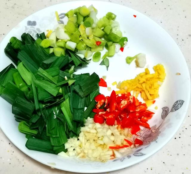 红薯粉怎么做好吃，炒红薯粉怎么做好吃（红薯粉的好吃做法）