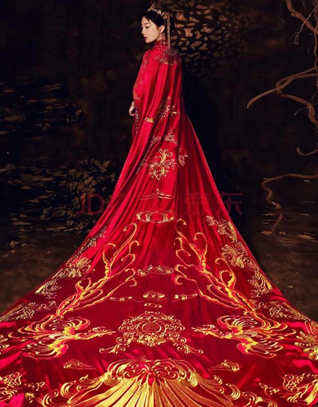 凤冠霞帔十里红妆,一套真正的凤冠霞帔(十里红妆"才是华夏女子)
