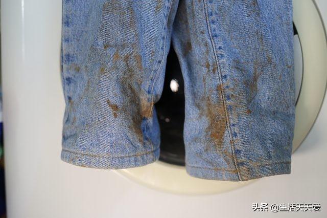 可乐弄到白衣服上能洗掉吗，可乐撒白衣服上能洗掉吗（都可以用可乐来清洁）