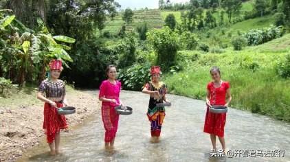 瑞丽淘宝场  50块钱不到就可以捡到红色宝石