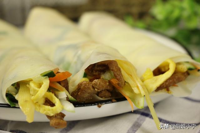 烙薄饼怎么和面烙出来软的，怎么和面烙出的饼柔软（春饼轻薄柔软不发粘）