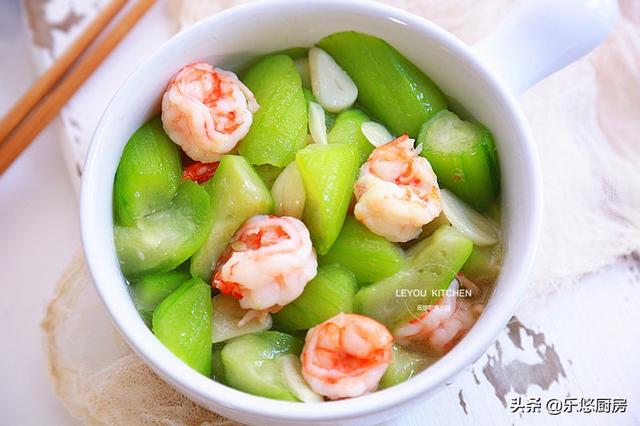 丝瓜的做法大全家常菜，丝瓜做法家常菜（夏天适合多吃些丝瓜）