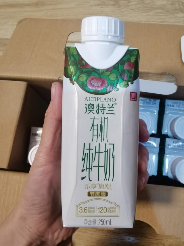 特仑苏纯牛奶多少钱一箱，蒙牛纯牛奶多少钱一箱（10款有机纯牛奶的进货价）