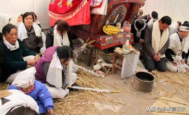 吊孝是什么意思，吊唁是什么意思（农村葬礼的规矩有人知道吗）