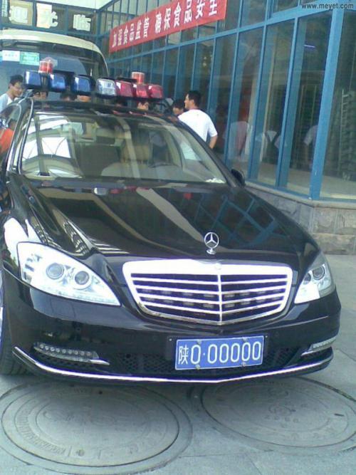 陕e00000(奔驰s级挂"陕o00000"车牌,连劳斯莱斯见到也让着它,什么)