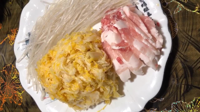 酸菜炒粉条的做法，水煮酸菜鱼片的家常做法（东北人常常念叨的家乡“好”味道）