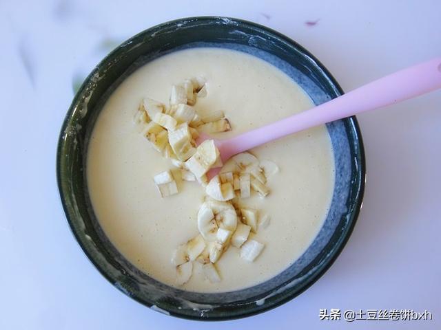 香蕉饼怎么做好吃又简单的做法，香蕉饼的做法（搅一搅就成的小饼）