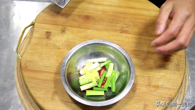 香嫩无臊味的腰花做法，腰花这样炒脆嫩不腥臊