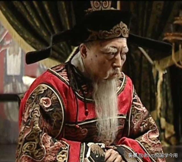 朱厚熜时期有名的大臣，因重用了二位不同的大臣