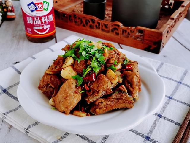 干煸排骨的做法，排骨经常煲汤和蒸着吃