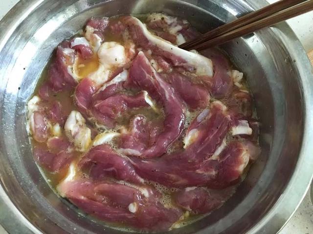 炸肉段的家常做法，东北干炸肉段怎么做（放多久都能保持酥脆口感）