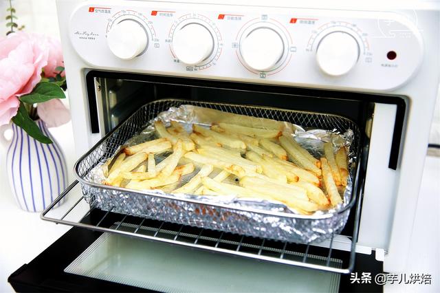 炸薯条的制作方法，如何制作家庭版炸薯条（几滴油炸出一大盘薯条）