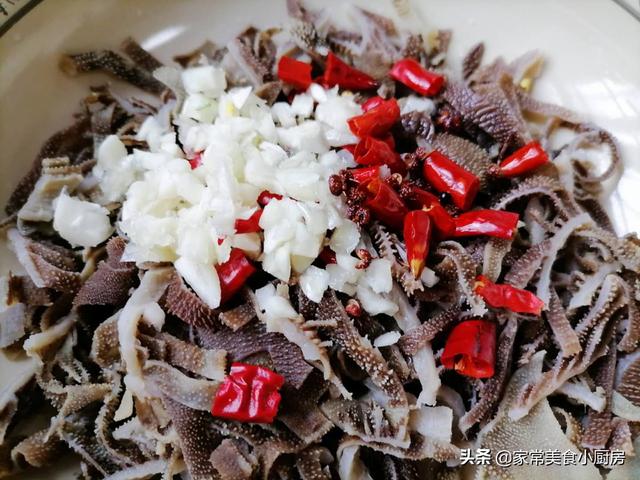 凉拌牛百叶的做法，凉拌牛百叶焯水多长时间（原来饭店里的凉拌牛百叶是这样做的）