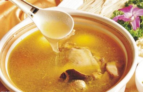清炖整只鸡汤的做法，清炖整只鸡汤的做法大全（要给家人喝清炖鸡汤）