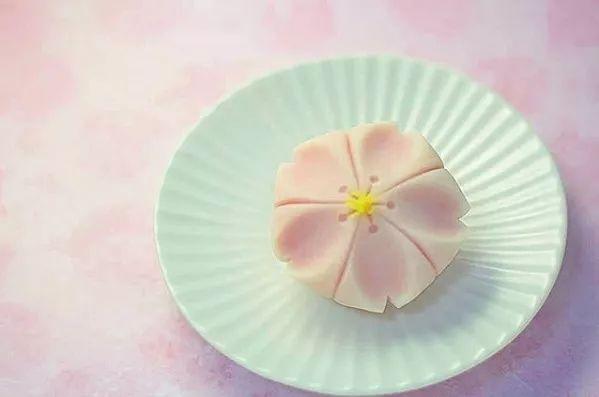 日本和果子的制作方法，日本食玩果子制作视频（日本匠人做出这么美的“和果子”）