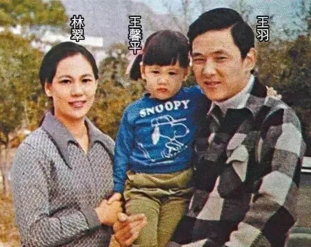 8任女友无缝对接、脚踩多条船，郑嘉颖凭啥能娶到小21岁白富美？