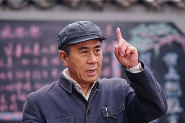 郭凯敏在《像我们这样奋斗》中的人物剧照1979年,一部电影《庐山恋》