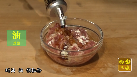 三角豆腐怎么做，豆腐原来切成三角形与西红柿这样一起煮