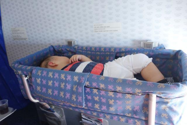 儿童买飞机票的标准，儿童买飞机票的标准是（带宝宝乘飞机有哪些注意事项）