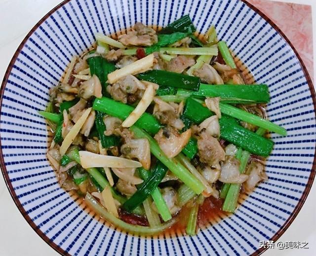海鲜菇炒什么好吃，海鲜菇炒什么最好吃（美食推荐：海鲜菇炒鸡腿）