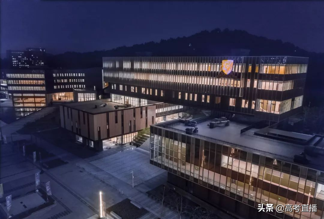 吉林大学珠海学院学费，吉林大学珠海学院学费变化（广东最豪华的高校究竟有多气派）