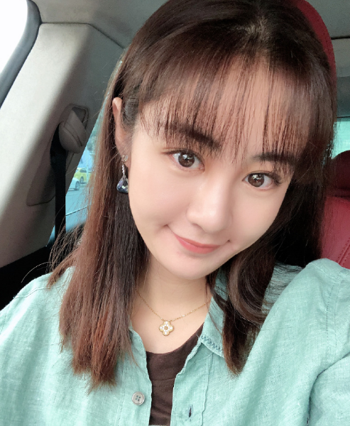 王小蒙毕畅近照曝光，26岁嫁富豪老公儿女双全