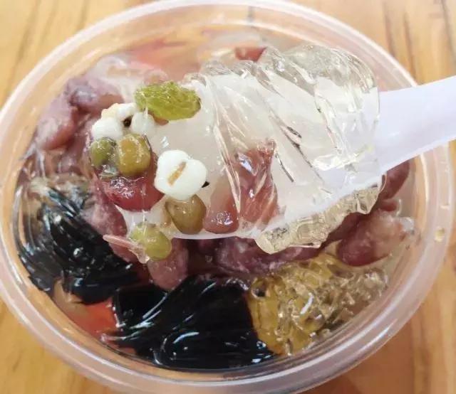 白凉粉的原料是什么东西，做白凉粉的原料是什么（四川冰粉、云南木瓜水、宁波冻蒲…这些凉粉）