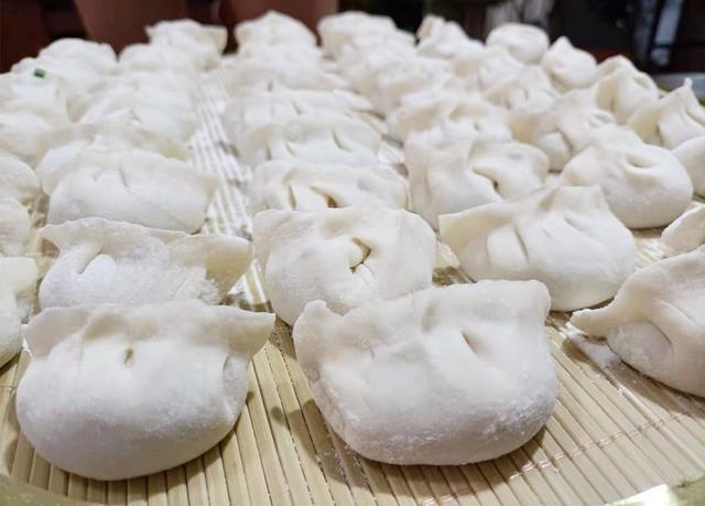 蒸饺怎么包，沙县蒸饺怎么包（饺子不开裂不粘连）
