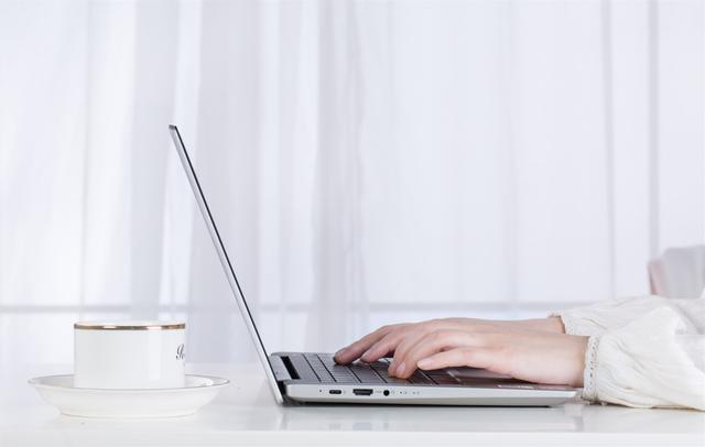 蜡笔小新的声音，抖音蜡笔小新的声音怎么弄的（第十代酷睿处理器加持的金属轻薄本）