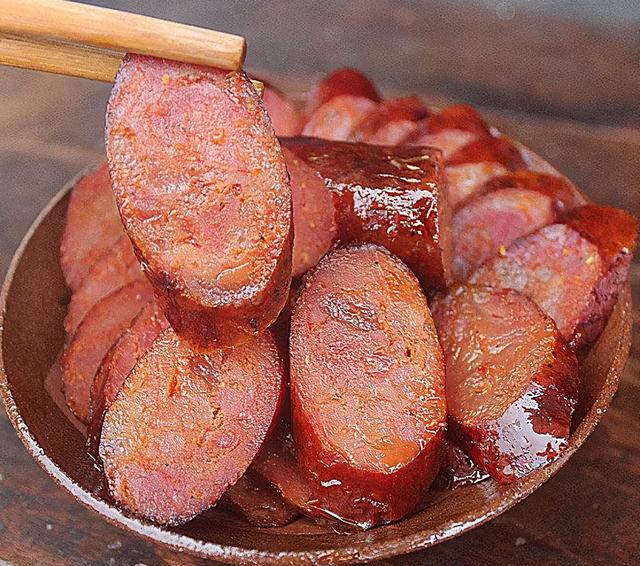 如何做灌腊肠，灌肠腊肠怎么做（多加这一步在家就能轻松灌好）