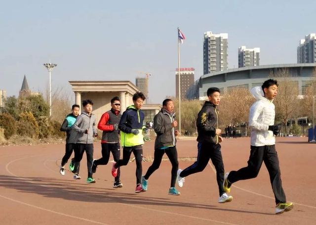 长跑、马拉松为何频发猝死，马拉松比赛猝死（中招的为什么总是“老司机”）