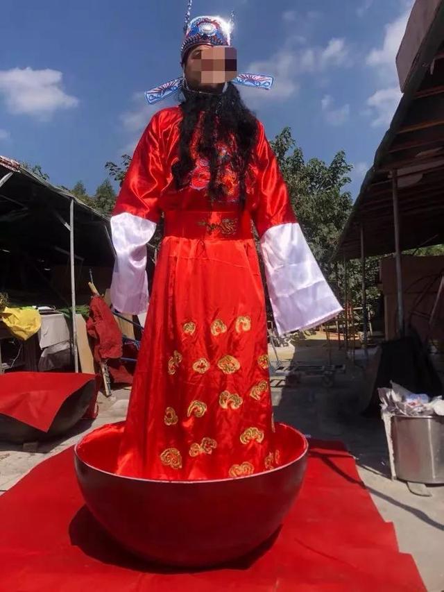 搞笑魔术天外飞仙，“天外飞仙”大唐不倒翁走红