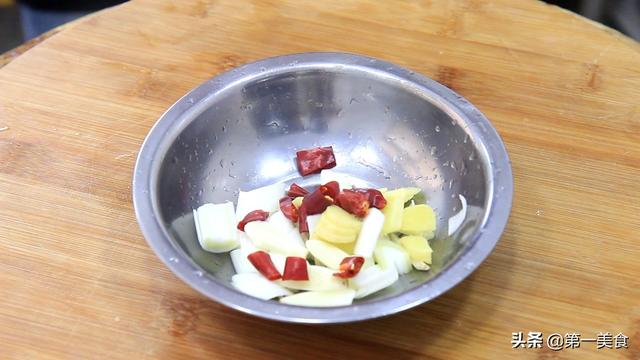 豆腐怎么做最好吃又简单，豆腐怎么做好吃又简单（厨师长分享家常豆腐的简单做法）